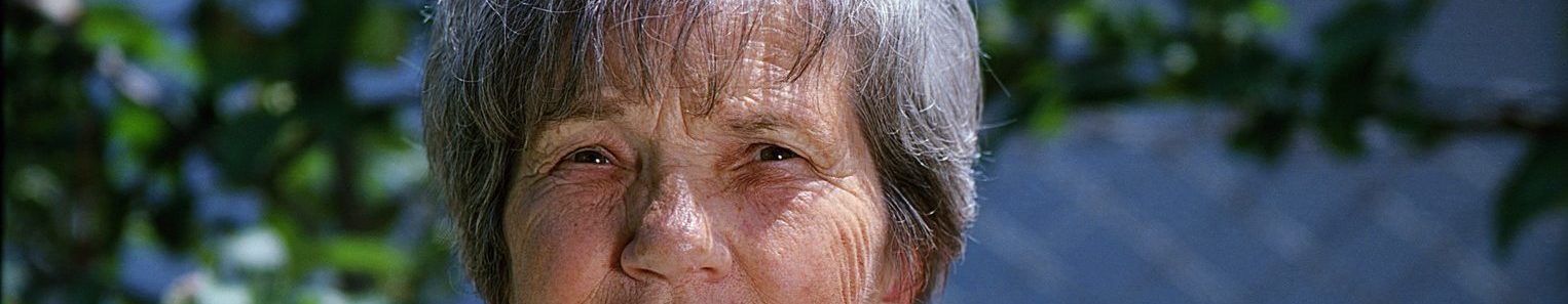 donna anziana e1520011601153 - Maculopatia oculare: sintomi, retinica, essudativa